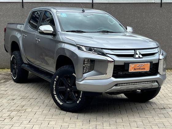 MITSUBISHI L200 TRITON 2.4 16V TURBO DIESEL SPORT HPE CD 4P 4X4 AUTOMÁTICO MITSUBISHI L200 TRITON 2.4 16V TURBO DIESEL SPORT HPE CD 4P 4X4 AUTOMÁTICO